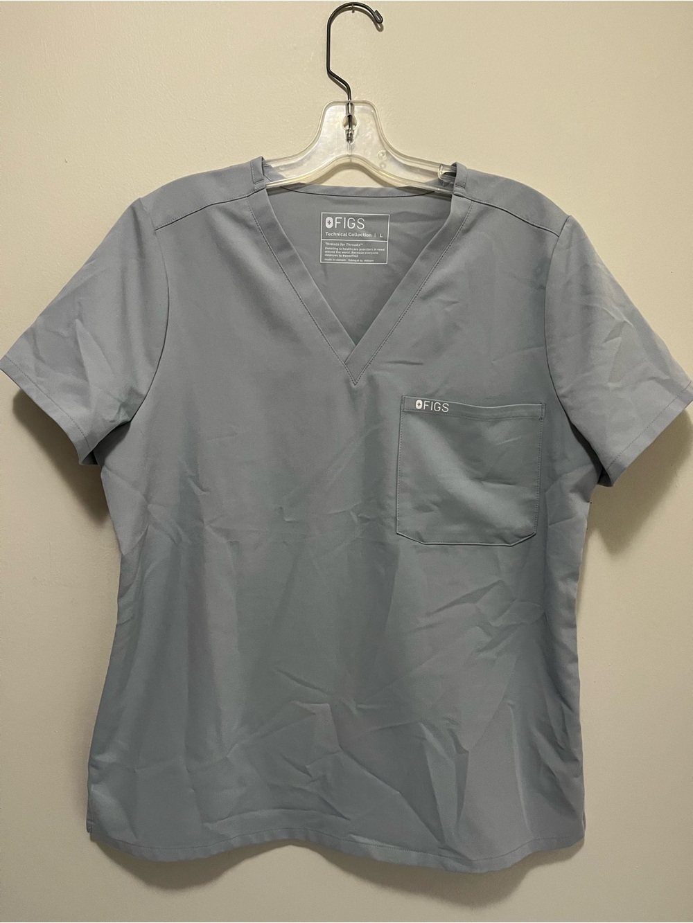 FIGS Technical Collection "Catarina" One-Pocket V-Neck Scrub Top